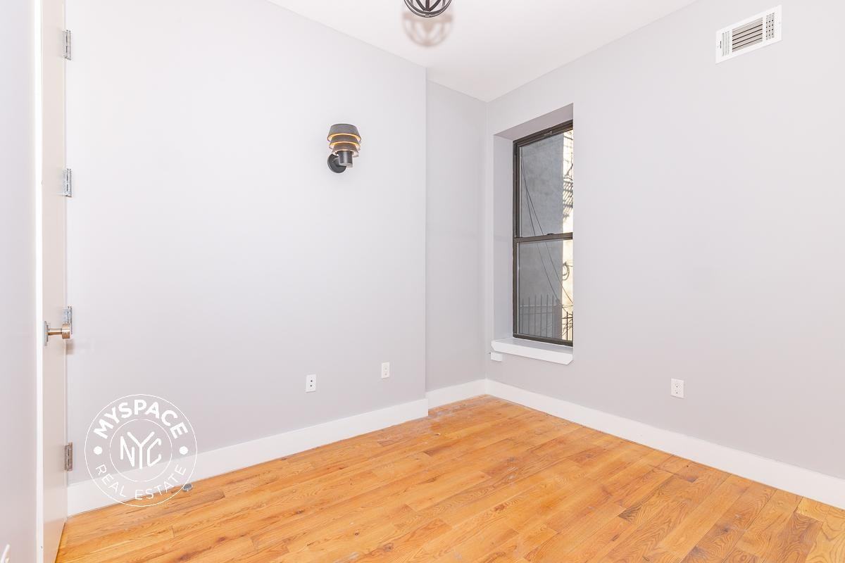 456 Madison St #1L - Photo 5 of 9