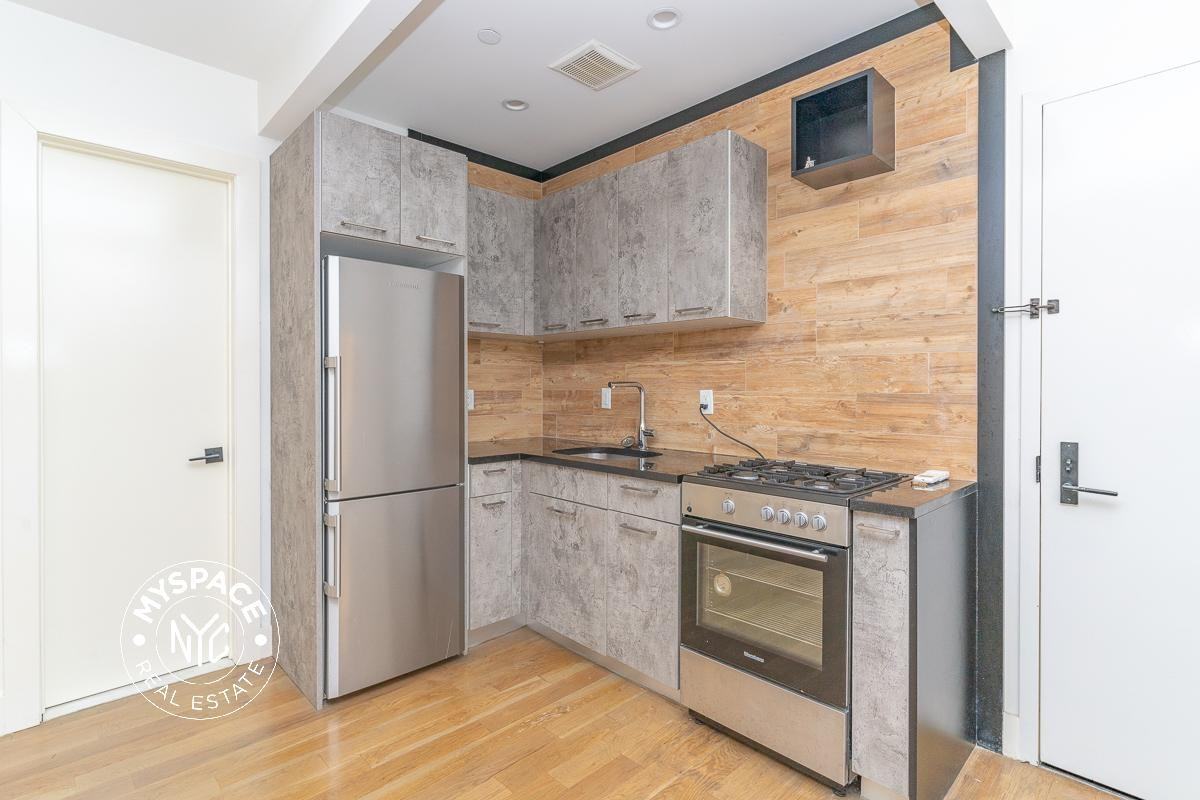 826 Saint Johns Pl #2B - Photo 2 of 8