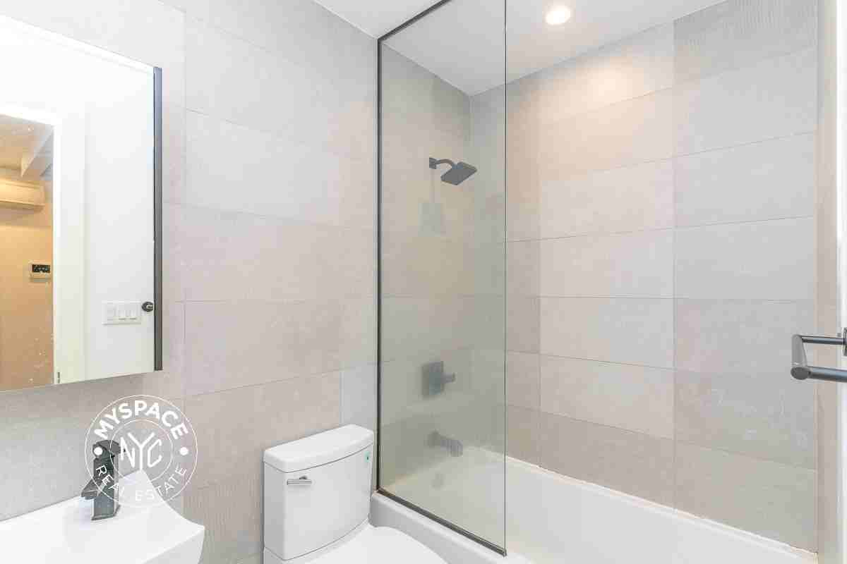 826 Saint Johns Pl #2B - Photo 3 of 8