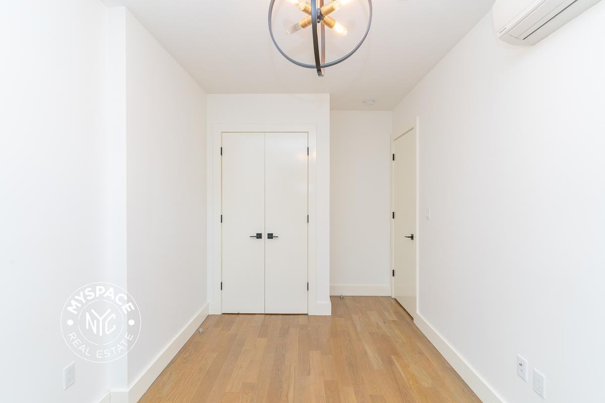 826 Saint Johns Pl #2B - Photo 5 of 8