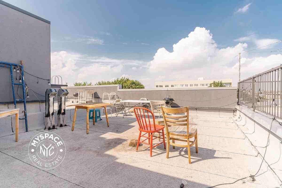 826 Saint Johns Pl #2B - Photo 7 of 8