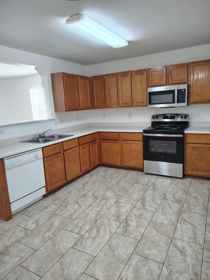 25714 Gold Yarrow - Photo 3 of 20