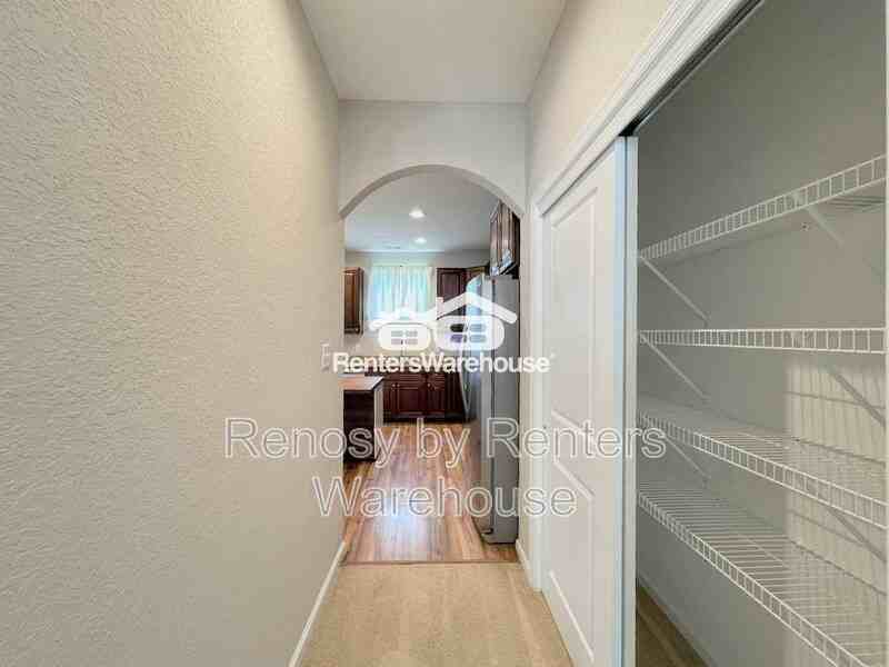 135 Cushing St - Photo 6 of 39