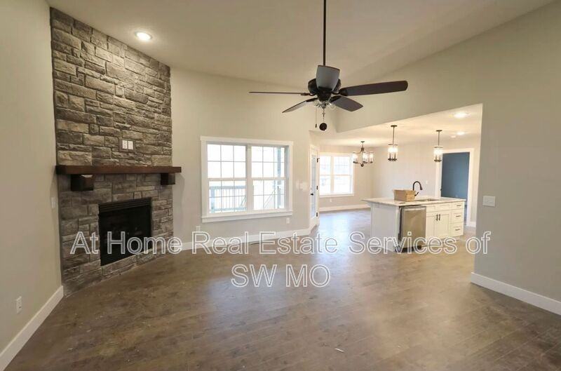 4526 Venice Ave - Photo 2 of 10