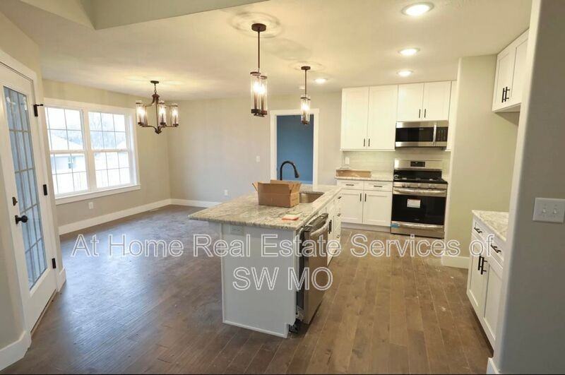 4526 Venice Ave - Photo 3 of 10