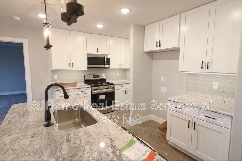 4526 Venice Ave - Photo 4 of 10
