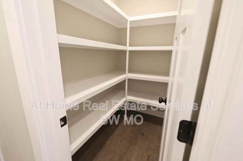 4526 Venice Ave - Photo 6 of 10
