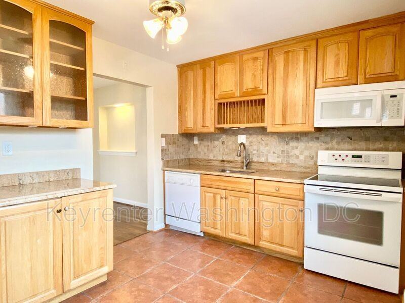 5514 Chillum Pl Ne #NE - Photo 4 of 50