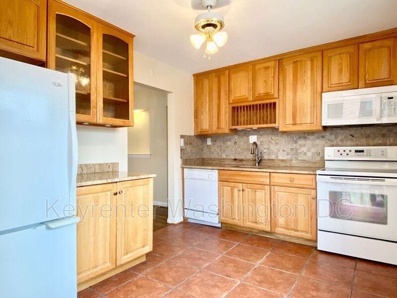 5514 Chillum Pl Ne #NE - Photo 5 of 50