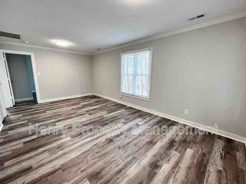 150 Carmichael Ct - Photo 4 of 10
