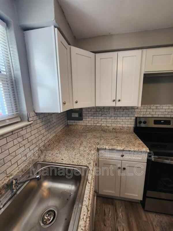 202 W Spencer Ave - Photo 2 of 44