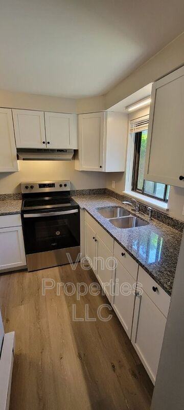 40 Mcintyre St #C1 - Photo 3 of 24