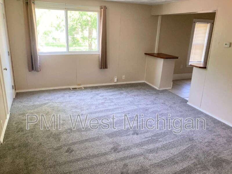 538 Spencer St Ne #1 - Photo 4 of 14
