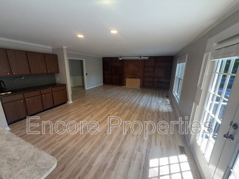 824 Hayden Ave - Photo 3 of 13