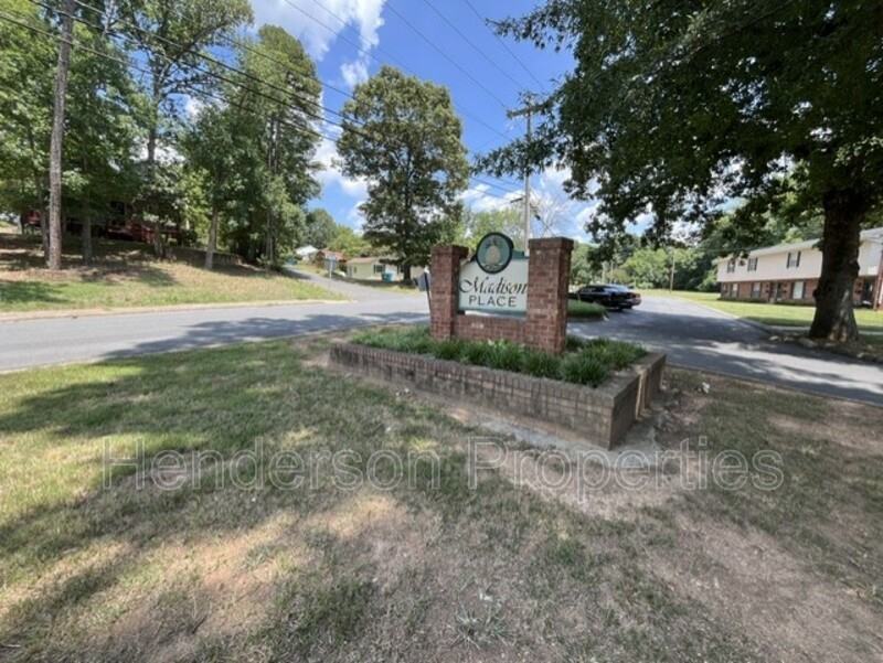 1347 N 6th St - Photo 2 of 11