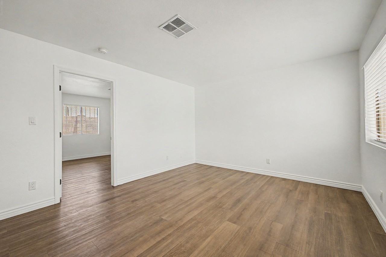 1438 E Adams St #1 - Photo 4 of 27