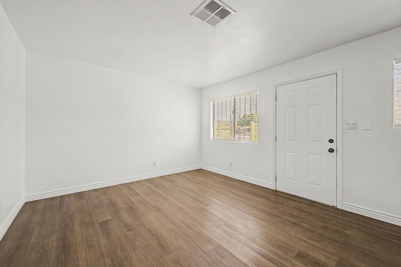 1438 E Adams St #1 - Photo 5 of 27