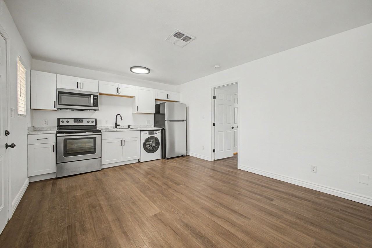1438 E Adams St #1 - Photo 6 of 27