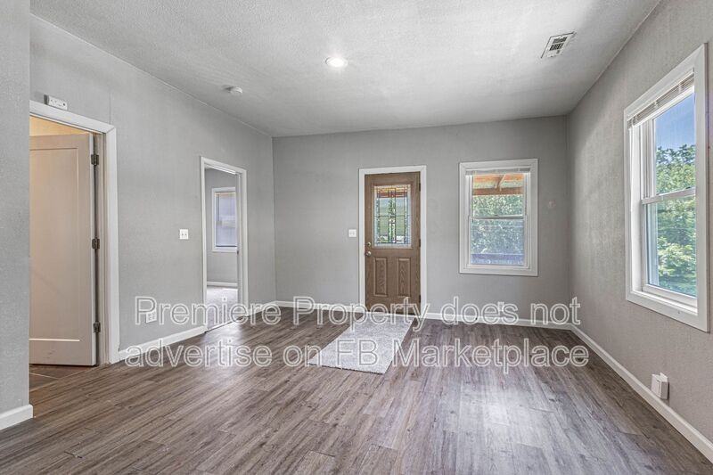 912 E Frederick St - Photo 2 of 14