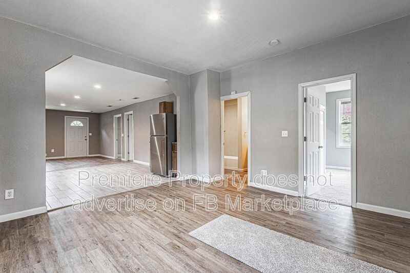 912 E Frederick St - Photo 3 of 14