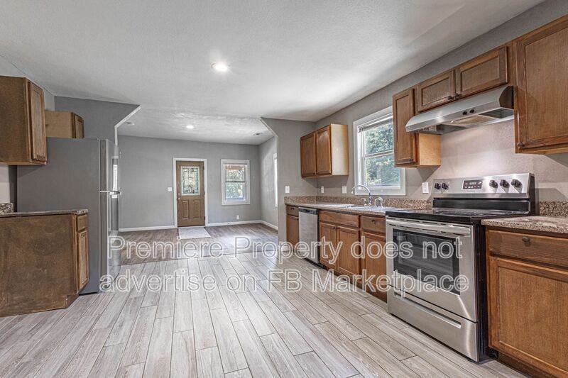 912 E Frederick St - Photo 4 of 14