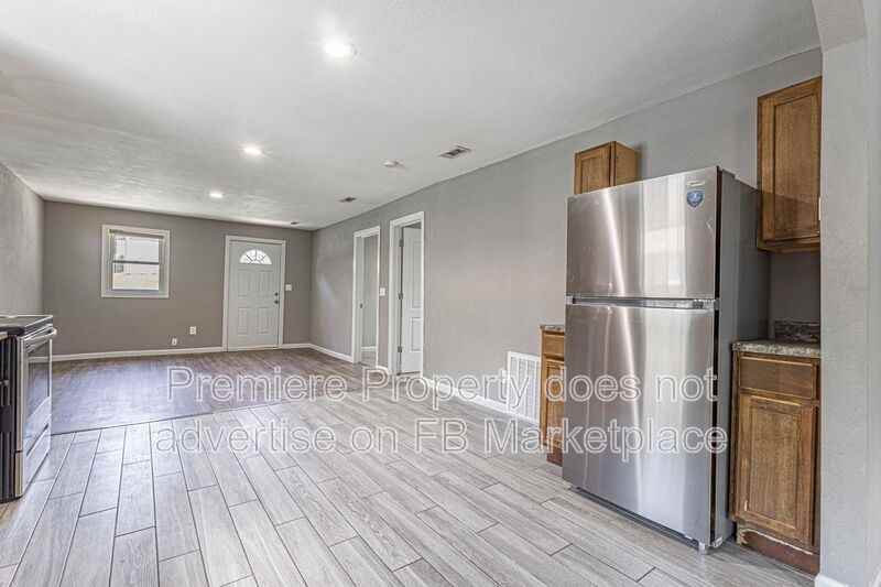 912 E Frederick St - Photo 6 of 14