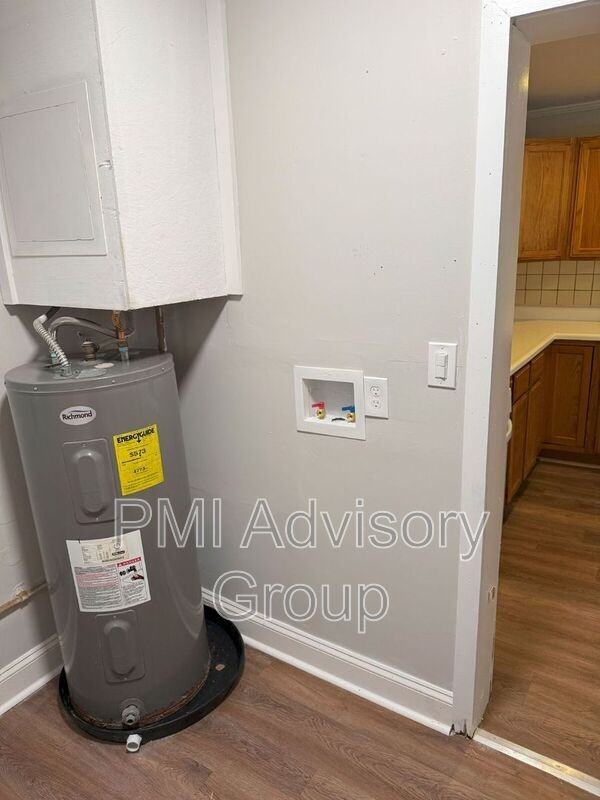 2706 Se Kentucky Ave - Photo 2 of 14