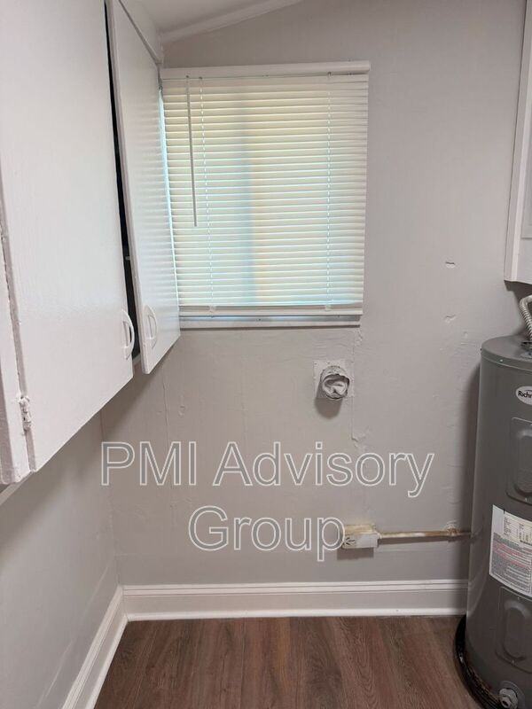 2706 Se Kentucky Ave - Photo 3 of 14