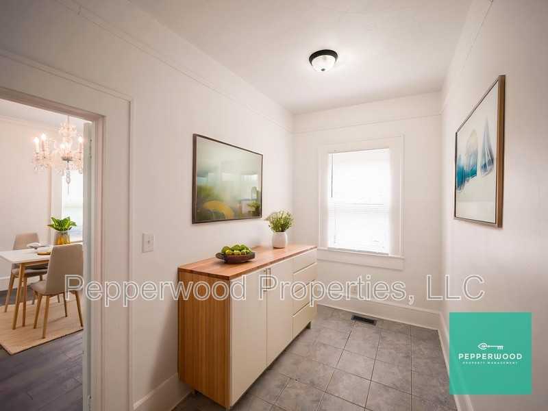 479 Peronneau St - Photo 4 of 15