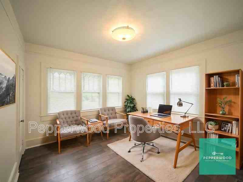 479 Peronneau St - Photo 6 of 15