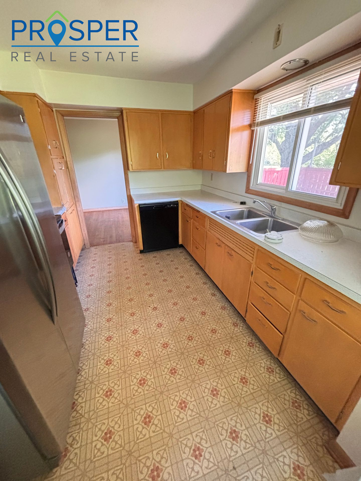 1015 E Lexington Blvd - Photo 3 of 8