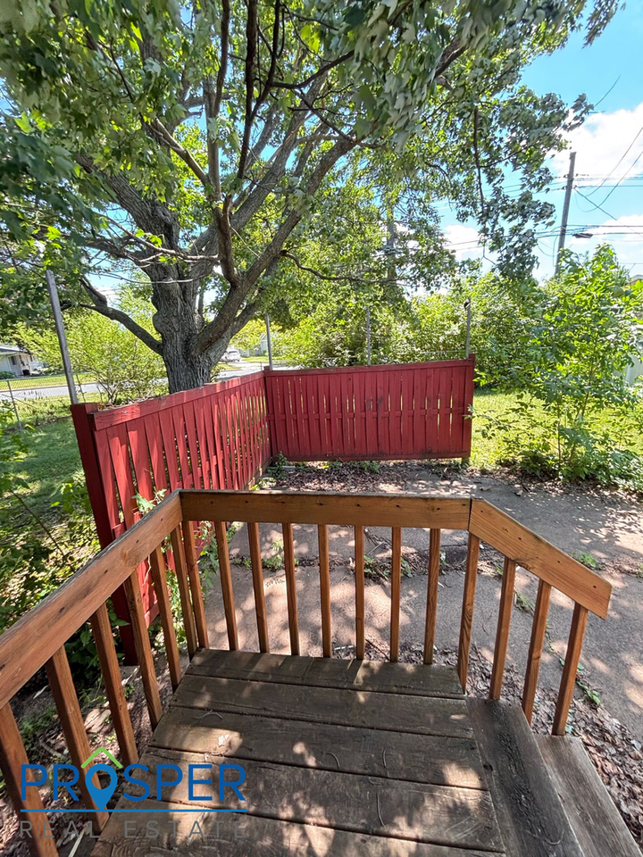 1015 E Lexington Blvd - Photo 4 of 8