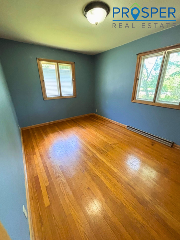 1015 E Lexington Blvd - Photo 5 of 8