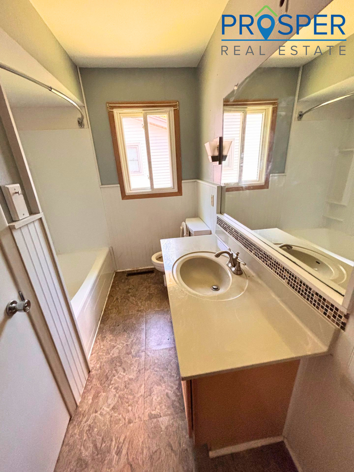 1015 E Lexington Blvd - Photo 6 of 8