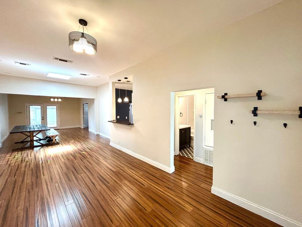 628 W Magnolia Ave - Photo 2 of 28