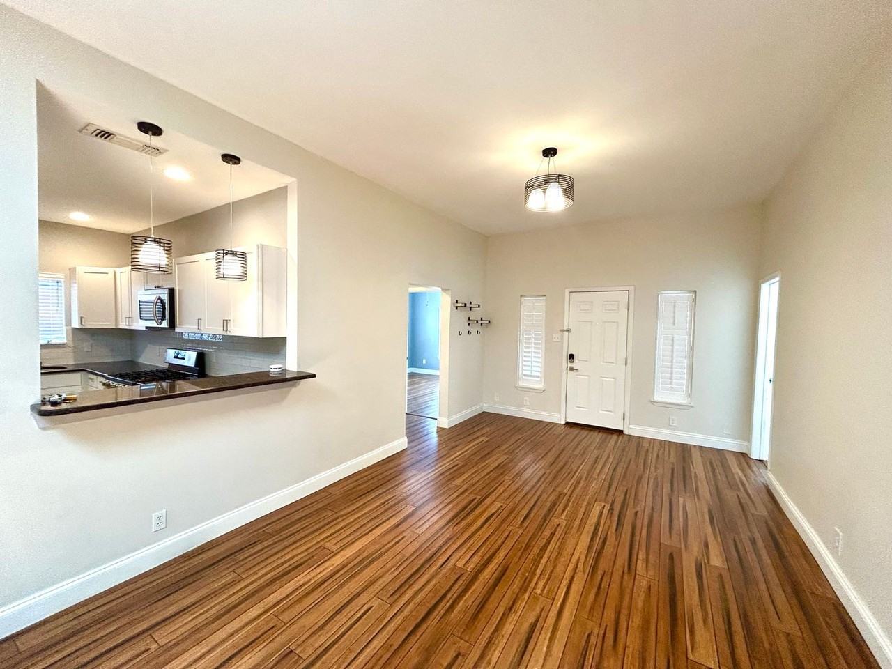 628 W Magnolia Ave - Photo 3 of 28