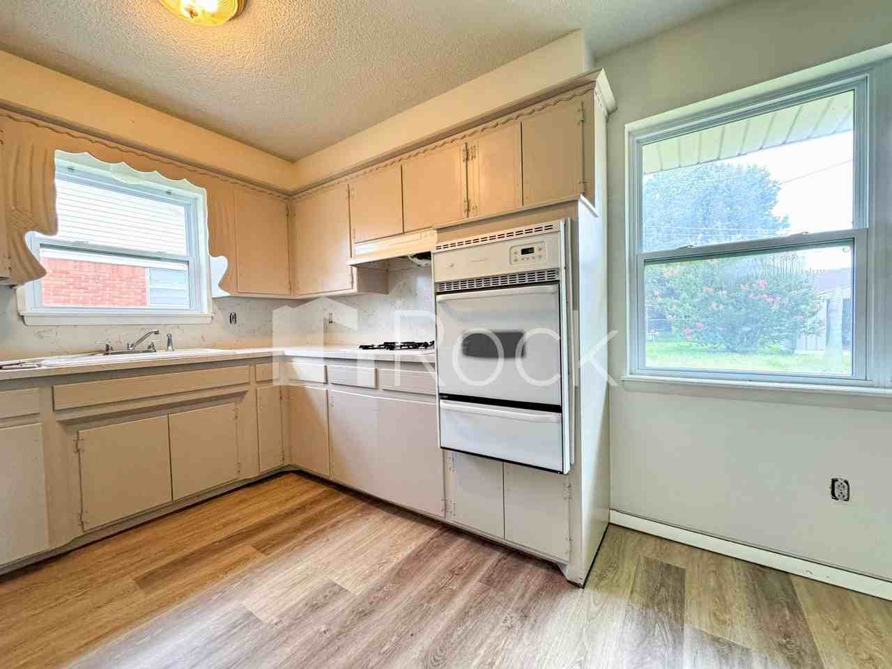 604 Moraine Ave - Photo 3 of 23