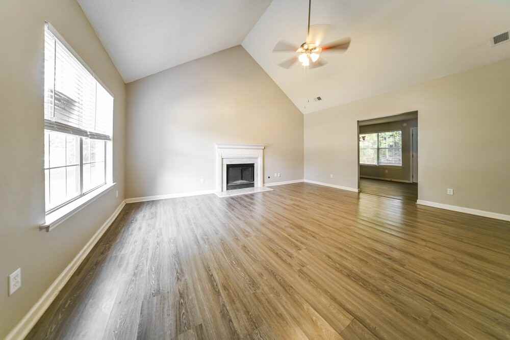 1205 Redbud Ct - Photo 4 of 17