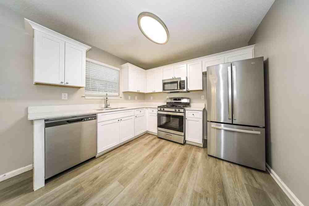 1205 Redbud Ct - Photo 7 of 17