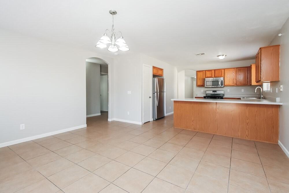 11026 E Delta Ave - Photo 4 of 16