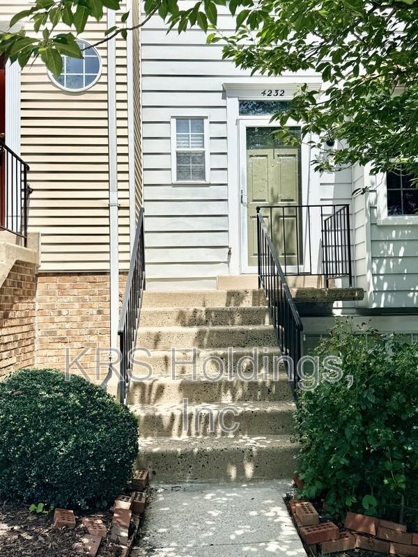4232 Stockbridge Dr - Photo 2 of 21