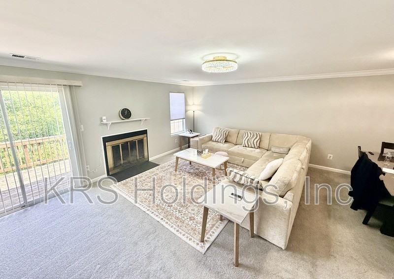 4232 Stockbridge Dr - Photo 5 of 21