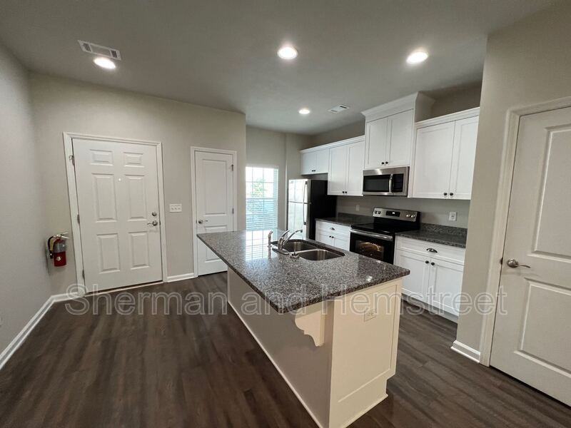 672 Dobhill Ln #672 - Photo 3 of 18