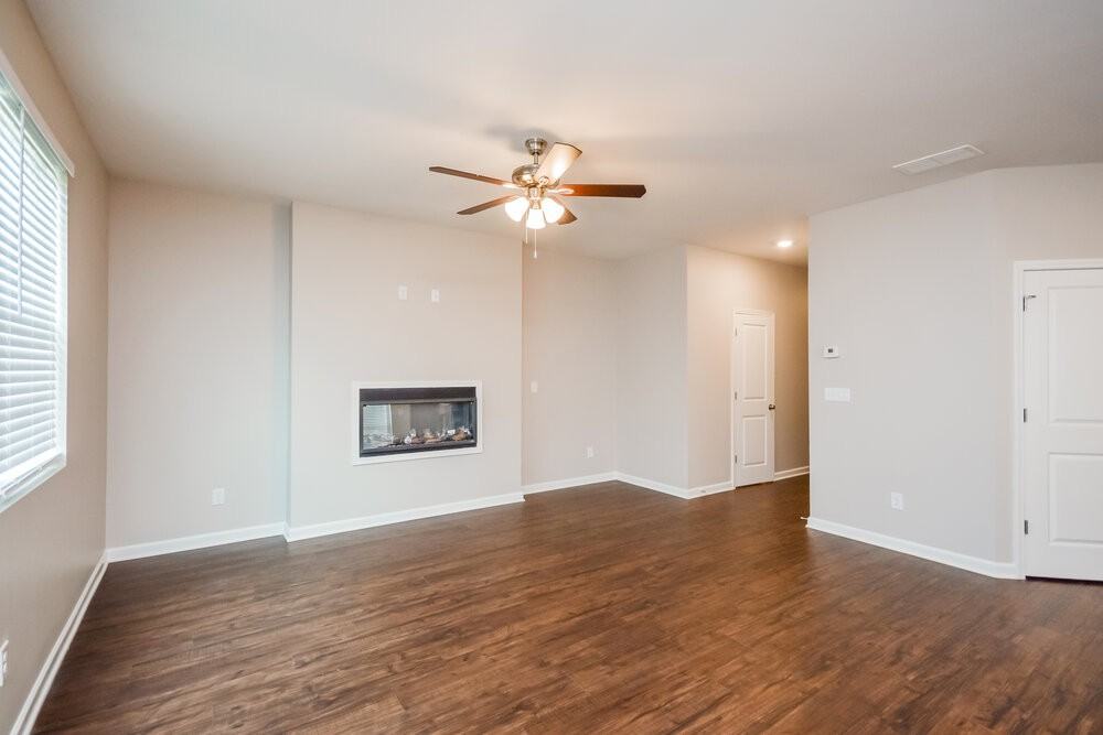 612 Moorings Ave - Photo 4 of 17
