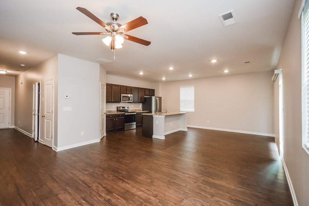 612 Moorings Ave - Photo 5 of 17