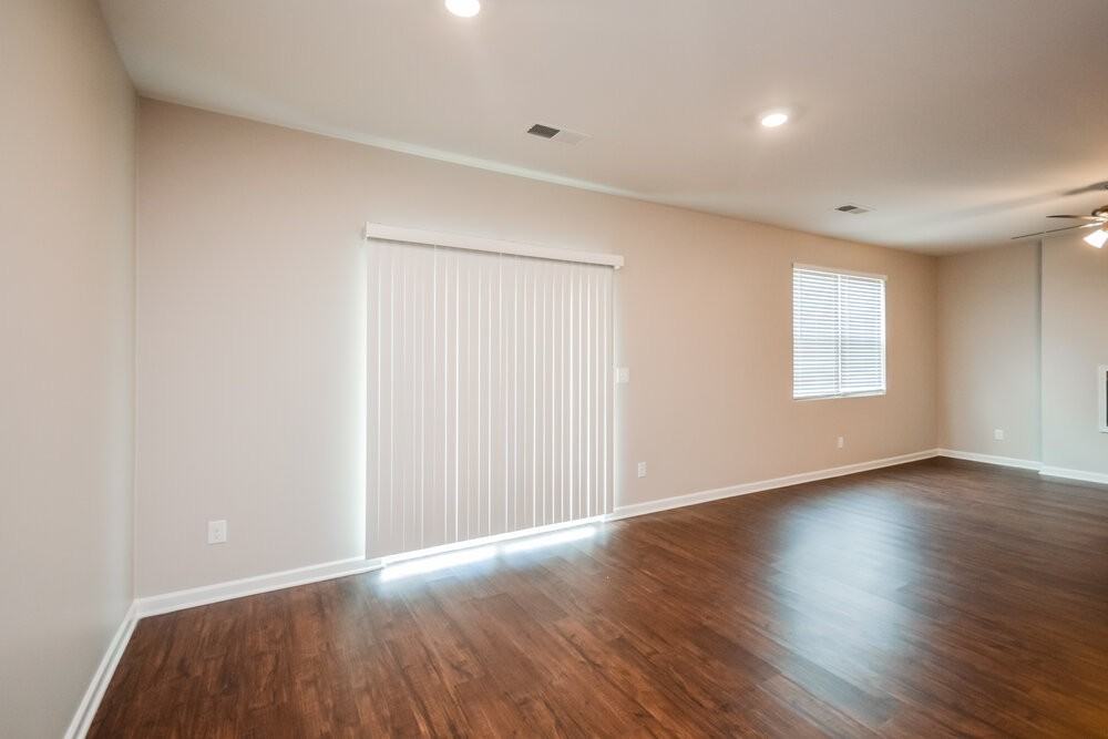 612 Moorings Ave - Photo 6 of 17