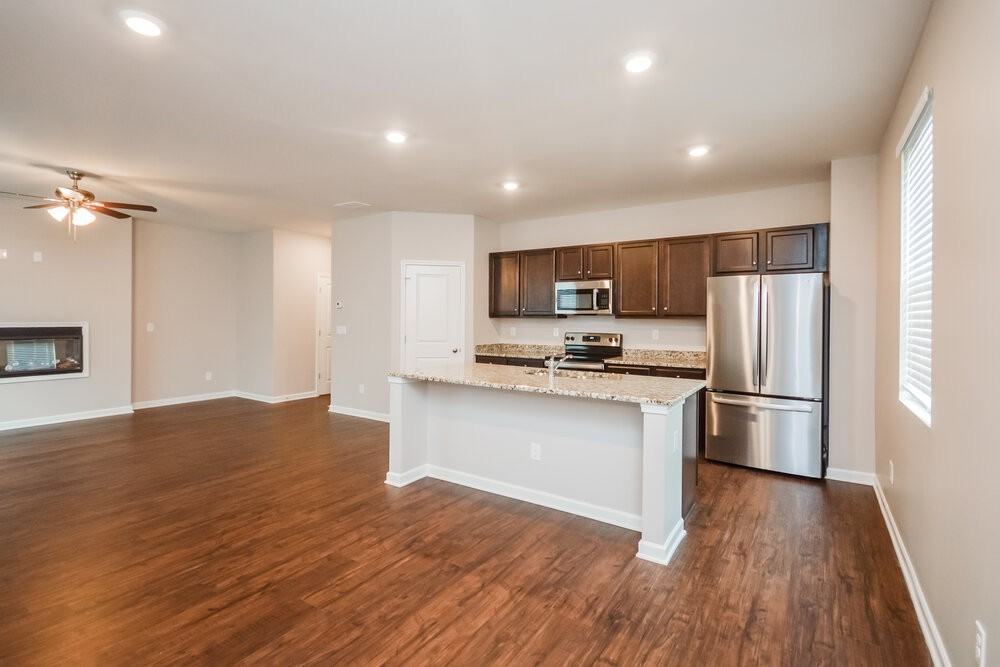612 Moorings Ave - Photo 7 of 17