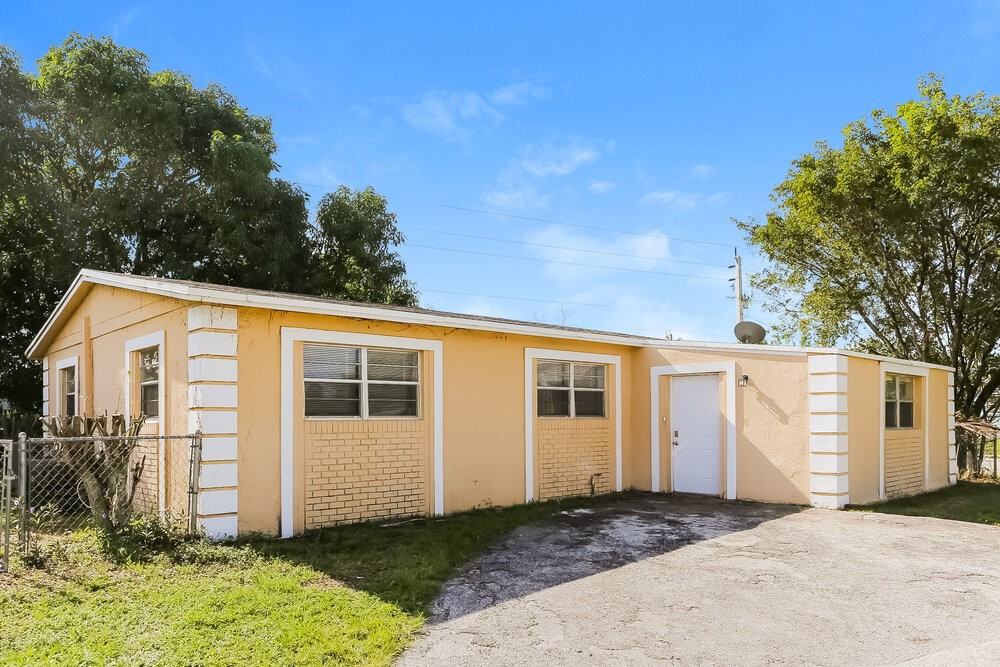 2960 Nw 20th St - Photo 3 of 16