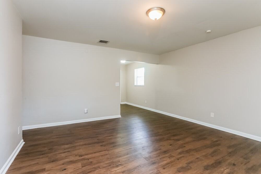 2960 Nw 20th St - Photo 5 of 16