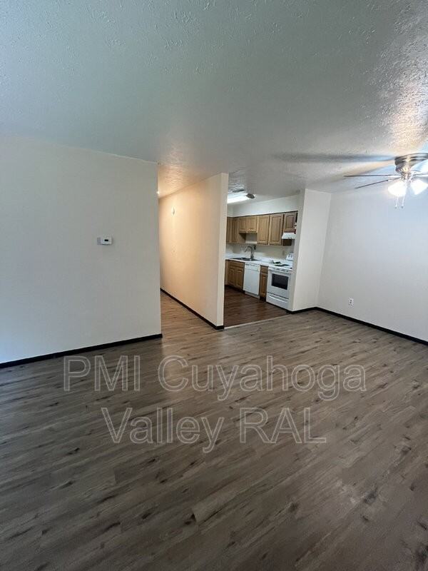 1516 W Market St #11 - Photo 5 of 22